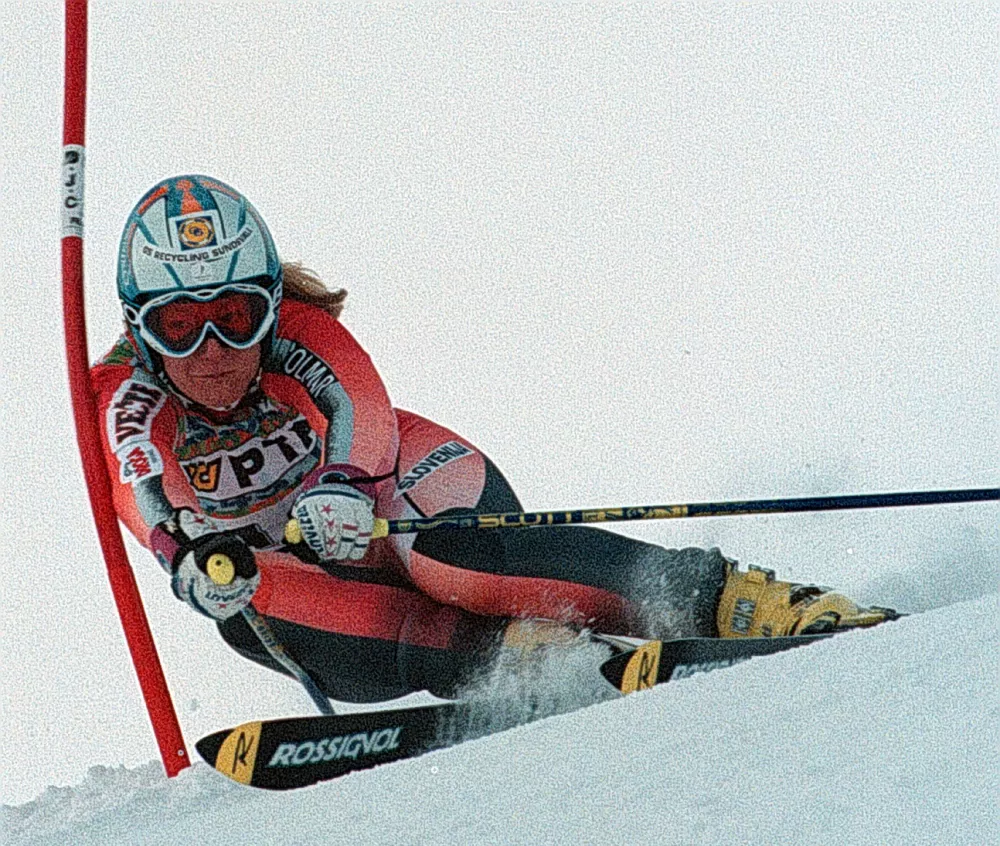 Ur&scaron;ka Hrovat, Smučanje