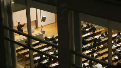 Vse več mladostnikov posega po tako imenovanih pametnih drogah, ki naj bi izbolj&scaron;ale kognitivne sposobnosti, kar se uradno imenuje tudi intelektualni doping. Fotografija je simbolična. Foto: Matej Pov&scaron;e