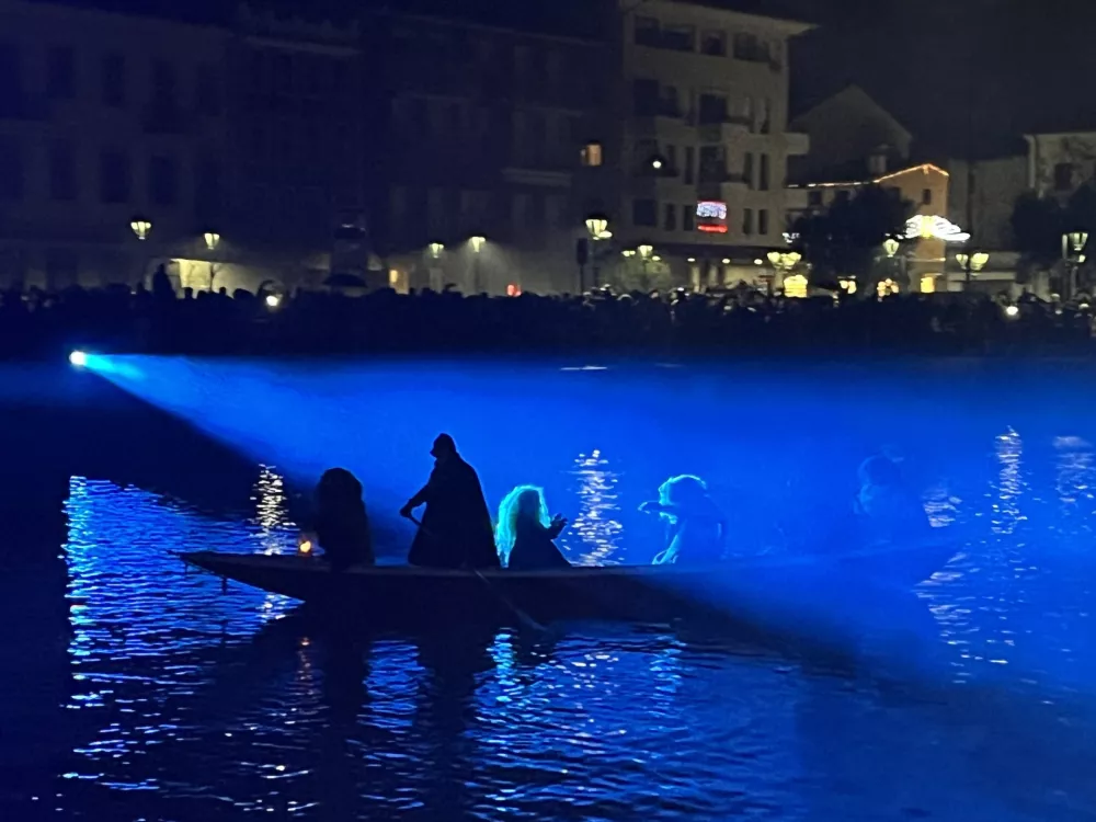 VarvuoleSpomin na grade&scaron;ko legendo, ki prihaja iz morja.