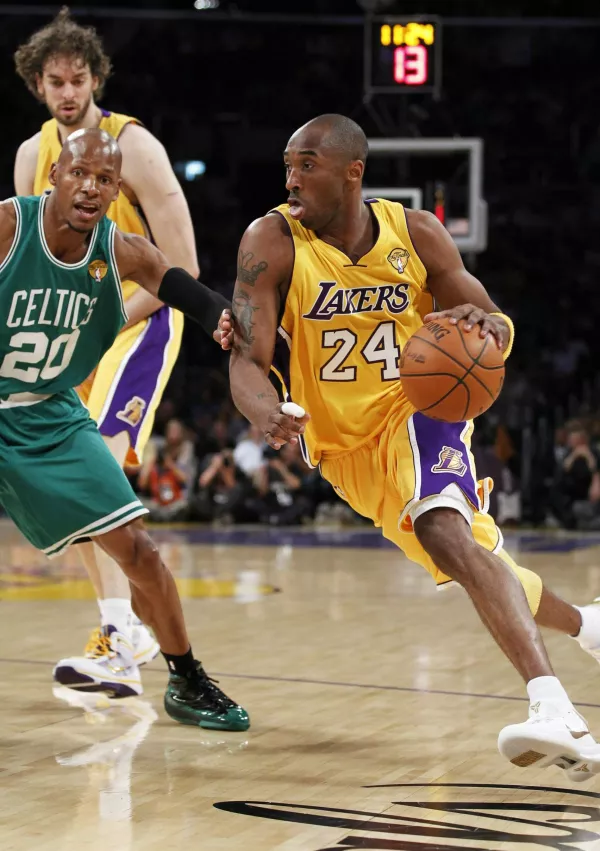 Kobe Bryant je bil nere&scaron;ljiva uganka tudi za najbolj&scaron;e obrambne igralce.&nbsp;/ Foto: Reuters