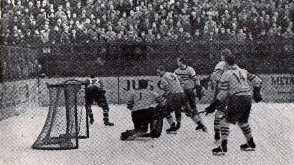 Jeseni&scaron;ki hokejisti so februarja 1957 osvojili prvi naslov prvakov / Foto: arhiv Gornjesavski muzej Jesenice / Foto: Arhiv Gornjesavski Muzej Jesenice