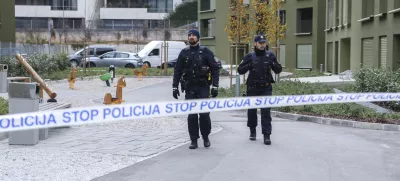 Policisti so v začetku decembra v Črnučah izvajali hišne preiskave, povezane z mafijskim umorom na Poti za Brdom v Ljubljani. Foto: Jaka Gasar