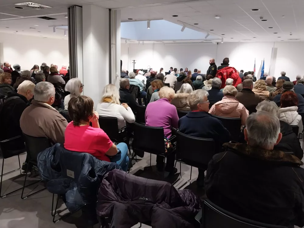 Shod podpornikov Ale&scaron;a Primca pred Upravno enoto Ljubljana - ustna obravnava v postopku izdaje gradbenega dovoljenja za kanal C0