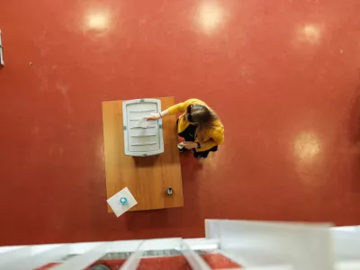 - Voli&scaron;če O&Scaron; Dobrova -- 24.04.2022 &ndash; Parlamentarne volitve 2022 - Volitve devetega sklica Državnega zbora Republike Slovenije - druge redne državnozborske volitve po letu 2008 //FOTO: Bojan Velikonja