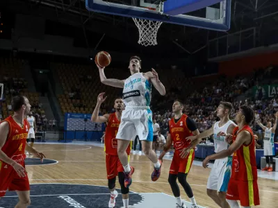 Luka &Scaron;čuka- 06.08.2022 &ndash; ko&scaron;arka &ndash; Slovenija: Črna gora, pripravljalna prijateljska tekma gora pred začetkom EP v Nemčiji. //FOTO: Luka Cjuha