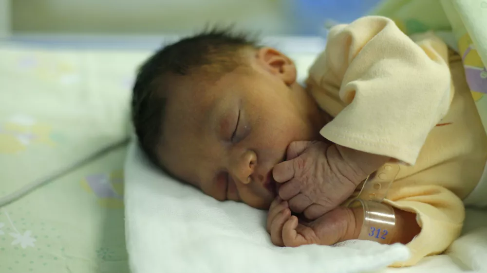 Porodni&scaron;nica Ljubljana, oddelek intenzivne nege - nedono&scaron;enček//FOTO: Jaka Adamič