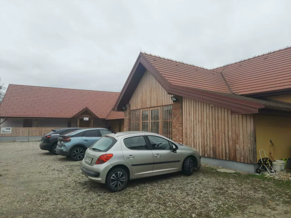 Hi&scaron;a gibanice v Renkovcih v Prekmurju vabi lokalno prebivalstvo, pa tudi turiste iz bližnjih termalnih kopali&scaron;č. / Foto:&nbsp;Damijan Toplak