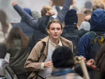 Prizor iz nadaljevanke Družine, kot so na&scaron;e / Foto: Canal+