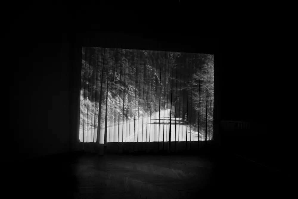 &Scaron;pela &Scaron;kulj: O čem govorimo, ko govorimo o ničemer (2022); na razstavi Prostor s potencialom premika v Moderni galeriji. Foto: arhiv MG