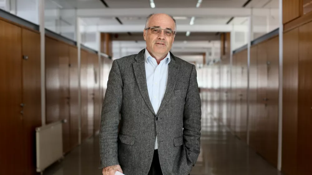 - 03.04.2018 - red. prof. dr. Bogomir Kovač, ekonomist - redni profesor na Ekonomski fakulteti v Ljubljani - //FOTO: Luka Cjuha.