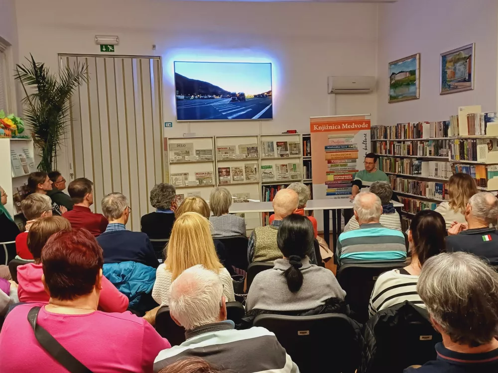 Matic Jezer&scaron;ek na svojih potopisnih predavanjih razkriva zakulisne zgodbe svojega nenavadnega potovanja v daljno Brazilijo. Foto: Tina Jereb