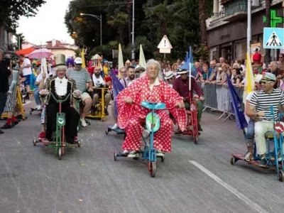 Vrhunec karnevala v Opatiji je Balinjerada - nora dirka na kolesih. F IG/opatija na dlani