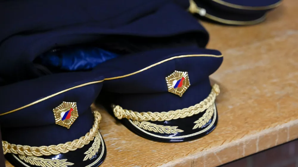Policija, simbolična fotografija.- 3.04.2024 &ndash; Podelitev medalj policije za hrabrost in požrtvovalnost. Policijska akademija, Tacen. //FOTO: Nik Erik Neubauer