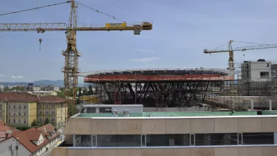 - heliport UKC 2012 - heliodrom - pristajali&scaron;če za helikopterje ne strehi Kliničnega centra v Ljubljani, Bohoričeva  //FOTO: Tomaž Zajel&scaron;nik