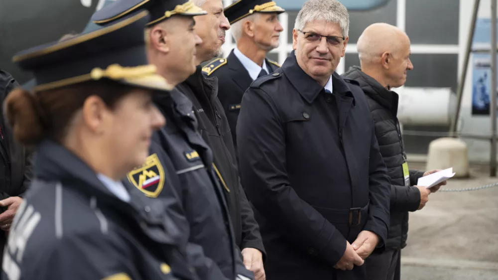 Senad Ju&scaron;ićBo&scaron;tjan Poklukar15.09.2024 ZgodoVikend - odprtje prenovljene notranjosti policijskega čolna P-111; dinamični prikaz dela bombnih tehnikov Specialne enote, Park voja&scaron;ke zgodovine, PivkaFOTO: Nik Erik Neubauer