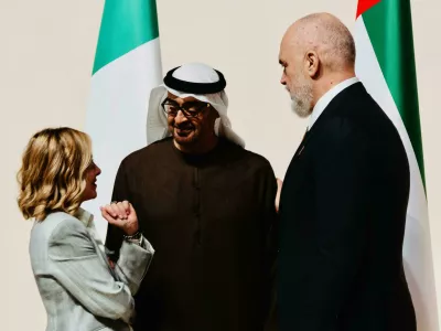 V Abu Dabiju so premierka Meloni, voditelj Združenih arabskih emiratov &scaron;ejk Najan in albanski premier Rama podpisali sporazum o sodelovanju. Foto: Profimedia