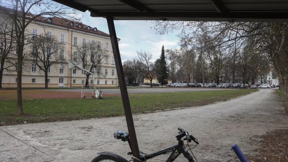 - 15.01.2025 - Lokacija ob Ro&scaron;ki cesti, kjer naj bi predvidoma gradili &scaron;tudentski dom//FOTO: Jaka Gasar