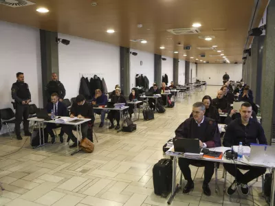 - 29.11.2023 - sojenje primer Kava&scaron;ki klan - nadaljevanje predobravnavnih narokov domnevnim članom slovenskega dela Kava&scaron;kega klana, ta izvira iz Črne gore &ndash; tožilstvo očita, da naj bi vsaj od decembra 2018 do maja 2021 na območju več držav v okviru hierarhično organizirane kriminalne združbe na veliko trgovali z drogo. //FOTO: Luka Cjuha