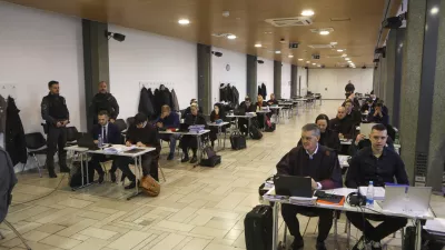 - 29.11.2023 - sojenje primer Kava&scaron;ki klan - nadaljevanje predobravnavnih narokov domnevnim članom slovenskega dela Kava&scaron;kega klana, ta izvira iz Črne gore &ndash; tožilstvo očita, da naj bi vsaj od decembra 2018 do maja 2021 na območju več držav v okviru hierarhično organizirane kriminalne združbe na veliko trgovali z drogo. //FOTO: Luka Cjuha