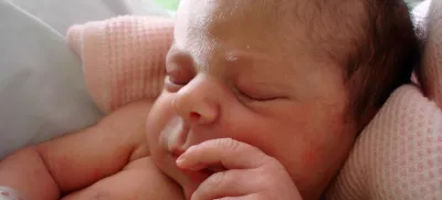 dojenček novorojenček rojstvo