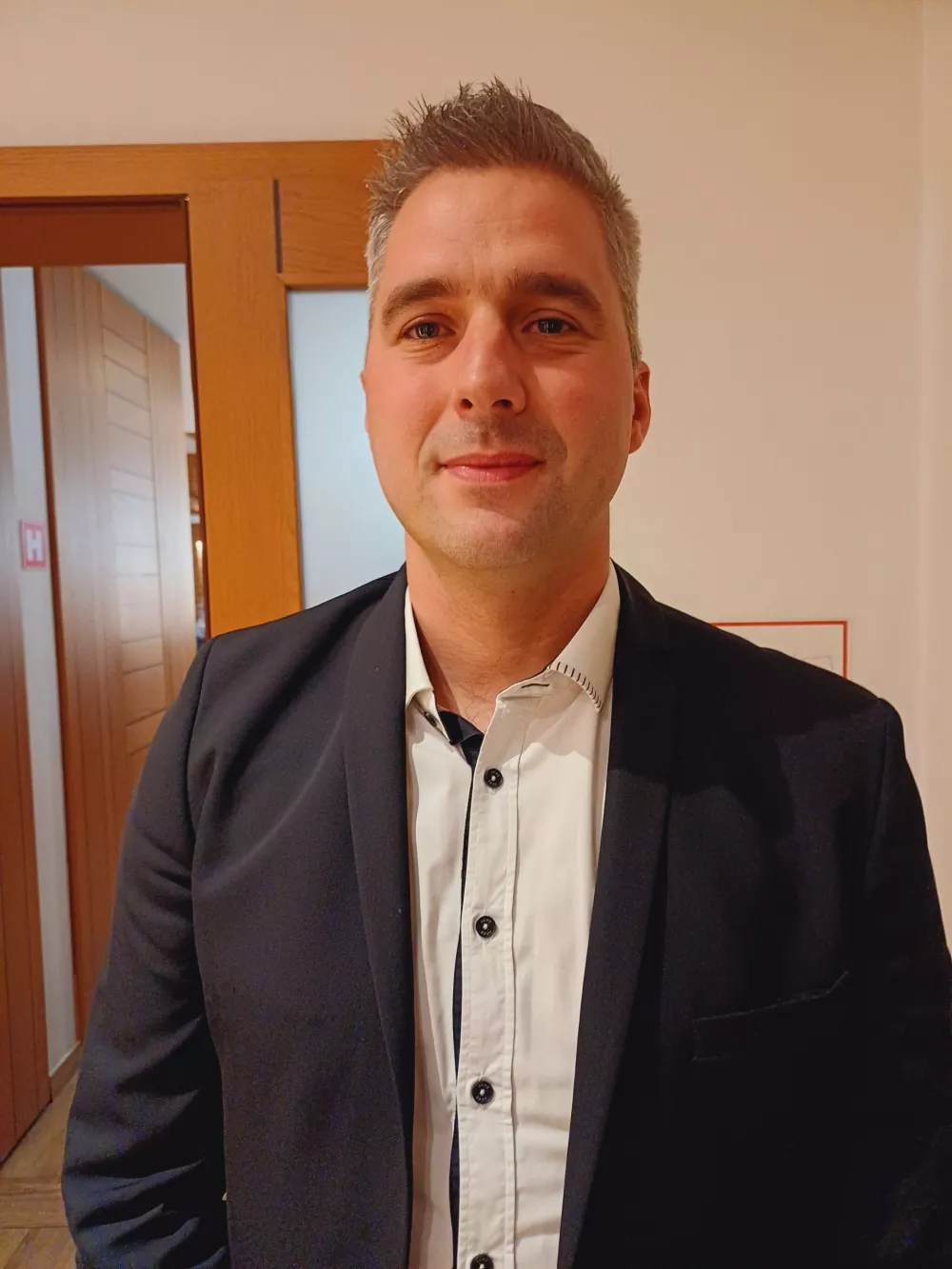 Klemen Srna, direktor Razvojne agencije Sora

Festival je dokaz, da znamo na &Scaron;kofjelo&scaron;kem dobro sodelovati in povezovati tisto, kar nam daje narava. Foto: Tina Jereb