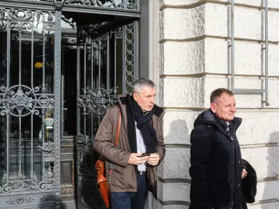 Bojan Požarodvetnik Franci Matoz - 11.12.2018 &ndash; sojenje Bojanu Požarju, uredniku spletnega portala pozareport.si, zaradi članka z naslovom Dokumenti, utaja davkov, objavlenega oktobra 2016, da naj bi bil oče ameri&scaron;ke prve dame Melanie Trump Viktor Knavs v zaporu zaradi utaje davkov in nedovoljene trgovine. //FOTO: Bojan Velikonja