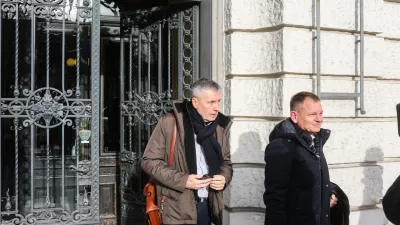 Bojan Požarodvetnik Franci Matoz - 11.12.2018 &ndash; sojenje Bojanu Požarju, uredniku spletnega portala pozareport.si, zaradi članka z naslovom Dokumenti, utaja davkov, objavlenega oktobra 2016, da naj bi bil oče ameri&scaron;ke prve dame Melanie Trump Viktor Knavs v zaporu zaradi utaje davkov in nedovoljene trgovine. //FOTO: Bojan Velikonja