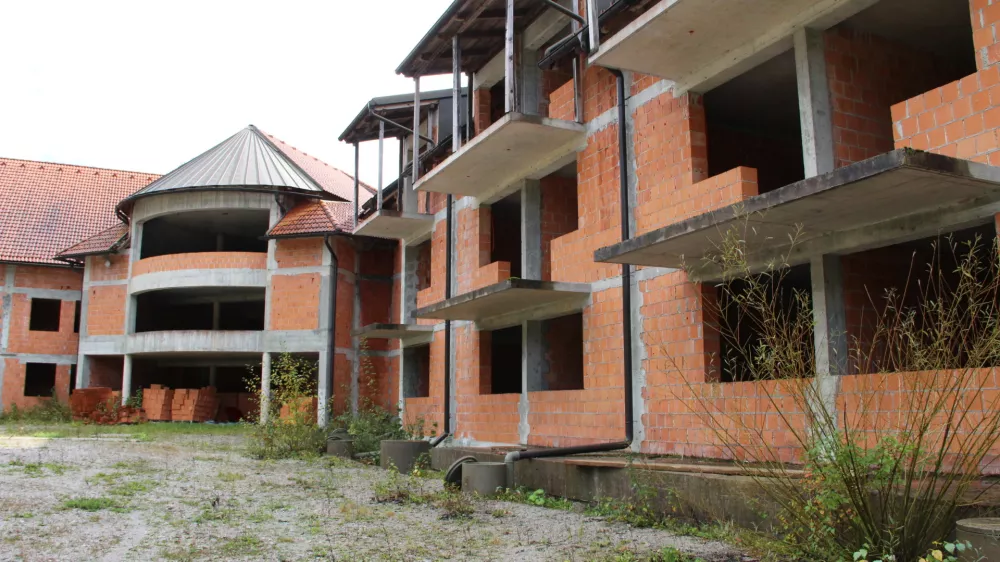 Dom za starej&scaron;e je že od leta 2007 v tretji gradbeni fazi. Foto:&nbsp;Dragana Stanković