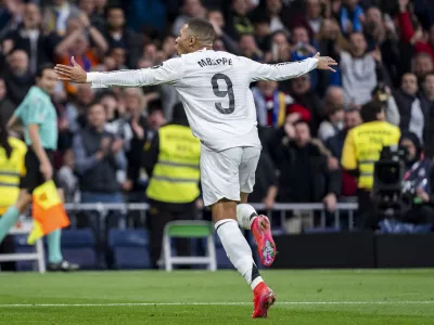 Francoz Killian Mbappe je včeraj z dvema zadetkoma skorajda lastonožno premagal Las Palmas v tekmi &scaron;panskega prvenstva in Real vrnil na vrh prvenstvene lestvice. Madridčani se bodo v četrtfinalu &scaron;panskega pokala pomerili v gosteh s primadridskim Leganesom. Foto: DPA