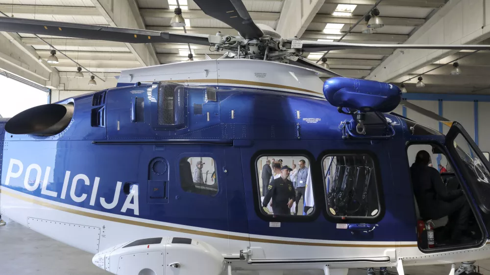 - novi policijski helikopter AW 169 - - 14.04.2022 &ndash; POLICIJA - Letalska policijska enota LPE Brnik - predaja novega večnamenskega policijskega helikopterja AgustaWestland AW 169, //FOTO: Jaka Gasar