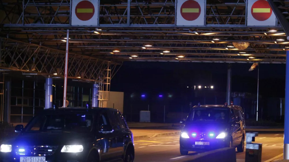 - prihod Iva Sanaderja na mejni prehod Obrežje - Slovensko - Hrva&scaron;ka meja -//FOTO: Luka Cjuha