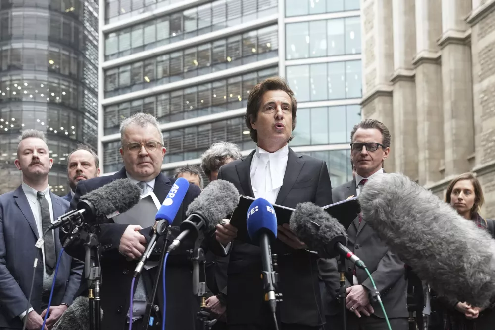 Harryjev odvetnik&nbsp;David Sherborne. Foto: AP