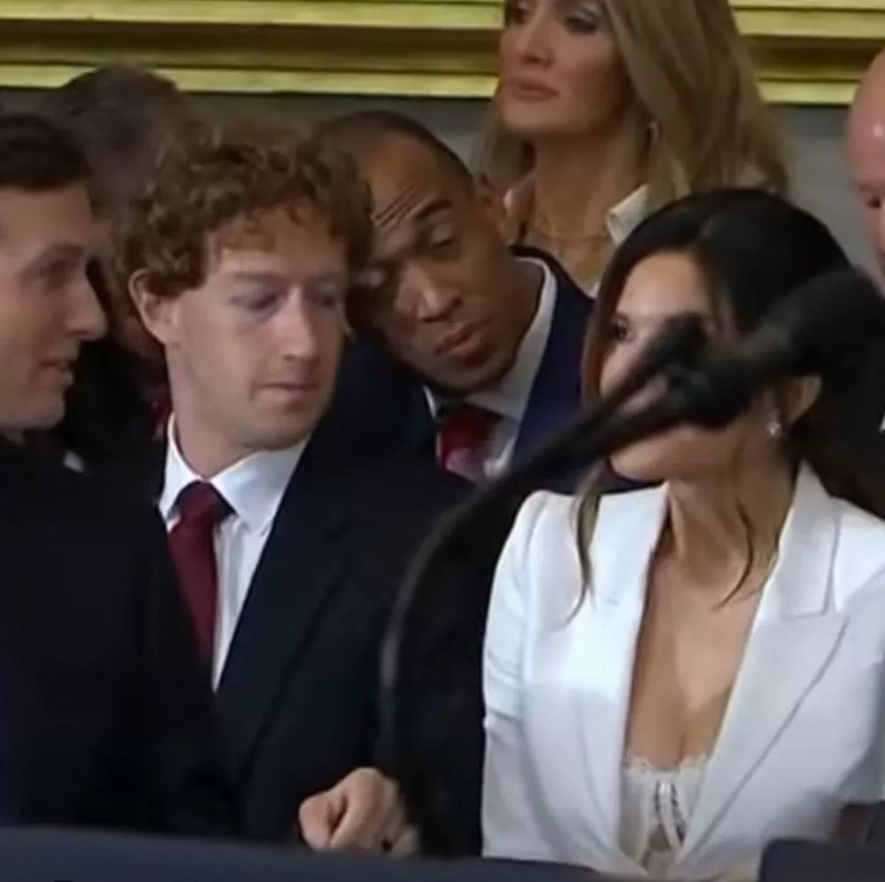 nagajiv, morda tudi nekoliko neprimeren nasme&scaron;ek Marka Zuckerberga,