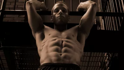 Pri vi&scaron;jih mo&scaron;kih je večje tveganje razvoja nekaterih vrst raka, saj imajo preprosto več celic, ki lahko kopičijo mutacije. / Foto: iStock