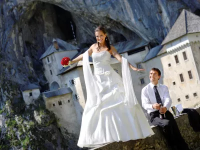 V zadnjih 40 letih je &scaron;tevilo porok pri nas upadlo za polovico. / Foto: dokumentacija Postojnske jame