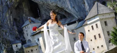 V zadnjih 40 letih je število porok pri nas upadlo za polovico. / Foto: dokumentacija Postojnske jame