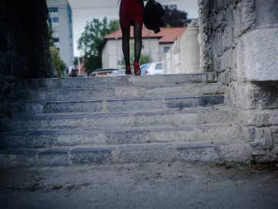 Ljubljana, 25.08.2014. Rimski zid v Ljubljanisimbolična fotografija, politika žensk, prostitucija, ženska kariera, visoke petke, foto: Bojan Velikonja