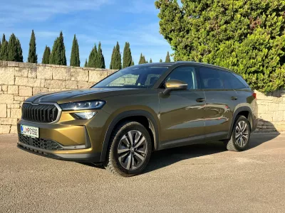 Kodiaq je v Sloveniji druga najbolje prodajana &scaron;koda za octavio, čeprav je precej dražji. Z razlogom: je v&scaron;ečno oblikovan, zmogljiv in prostoren. Foto: Matej &Scaron;takul