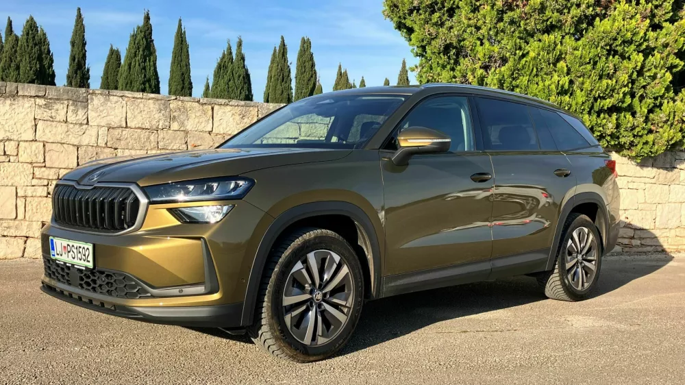 Kodiaq je v Sloveniji druga najbolje prodajana &scaron;koda za octavio, čeprav je precej dražji. Z razlogom: je v&scaron;ečno oblikovan, zmogljiv in prostoren. Foto: Matej &Scaron;takul
