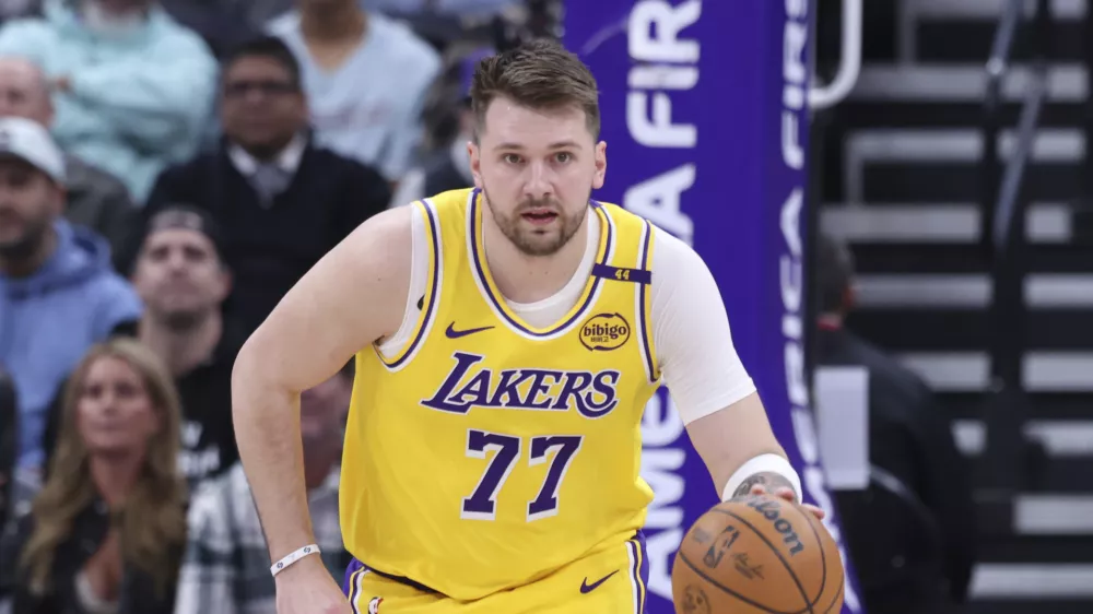 Navijači se že veselijo novih uspe&scaron;nih nastopov Luke Dončića v majici Los Angeles Lakersov. / Foto: AP