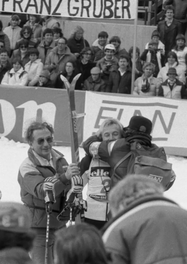 Tone Vogrinec in&nbsp;Bojan Križaj, ki je&nbsp;na svetovnem&nbsp;prvenstvu&nbsp;v alpskem smučanju Schladmingu&nbsp;leta 1982&nbsp;&nbsp;osvojil srebrna medalja v slalomu.&nbsp;/ Foto: Nace Bizilj