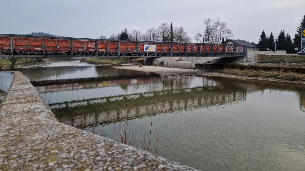 Začasni most čez Kamni&scaron;ko Bistrico na Viru pri Domžalah. F Občina Domžale