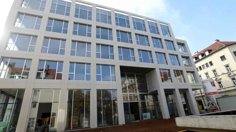 - 27.10.2022 &ndash; &Scaron;umi center - stanovanjsko-hotelski objekt investitorja družbe &Scaron;umijev Kvart iz sistema KD Group, Slovenska cesta v Ljubljani, //FOTO: Tomaž Skale