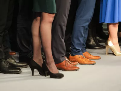 Marsikatera ženska bi veliko lažje usklajevala službene in družinske obveznosti, če bi imela več možnosti za delo od doma, je prepričana redna profesorica z ljubljanske ekonomske fakultete dr. Polona Domadenik Muren. Fotografija je simbolična. Foto: Bojan Velikonja&nbsp;