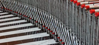 Interspar - nakupovalni voziček- BTC City Park - nakupovalno središče v Ljubljani 2013 - potrošništvo - potrošniki,potrošniki,nakupovanje//FOTO: Tomaž Zajelšnik