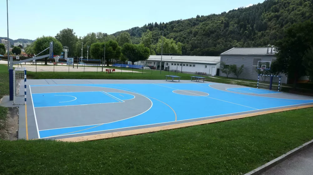 Igri&scaron;če ob celjskem bazenu