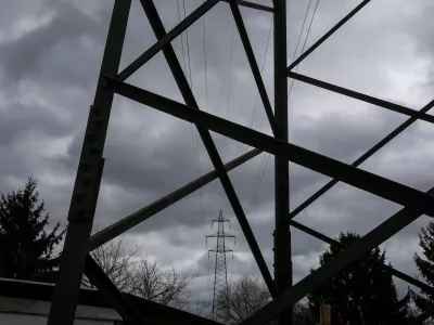 Tistemu, ki je v tekoči sezoni s prilagoditvijo porabe zmanj&scaron;al odjemno moč, se bo to na položnici poznalo &scaron;ele naslednjo sezono, zato agencija razmi&scaron;lja o sprotnem obračunu na podlagi dejanskih moči. Foto: Bojan Velikonja