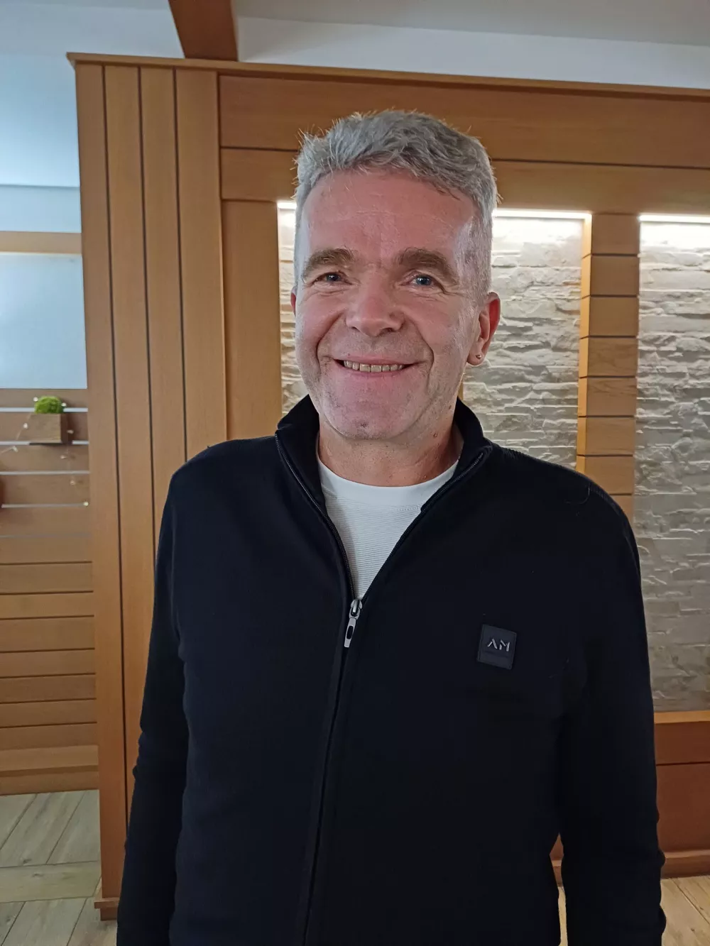 "Drobnjakovi &scaron;truklji so od nekdaj pomemben del na&scaron;e lokalne kulinarične dedi&scaron;čine in postajajo vedno bolj prepoznavna jed, ki si jo radi privo&scaron;čijo tudi obiskovalci&nbsp;od drugod, pravi&nbsp;Milan Čadež
župan Občine Gorenja vas - Poljane. Foto: Tina Jereb