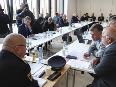 Zadnja terenska seja delovne skupine za obravnavo romske problematike je bila septembra v &Scaron;kocjanu. Foto: Luka Cjuha&nbsp;