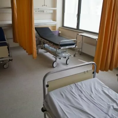 - ilustrativna fotografija - bolniška soba - bolnišnica, bolnica, H, pacient, bolnik- Nova Nevrološka klinika v LjubljaniFOTO: JAKA GASAR / NEDELJSKIOPOMBA: SAMO ZA OBJAVO V NEDELJSKEM DNEVNIKU TER EDICIJAH DNEVNIKA